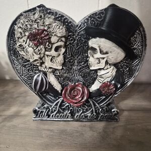 Gothic Skeleton Couple Heart Plaque